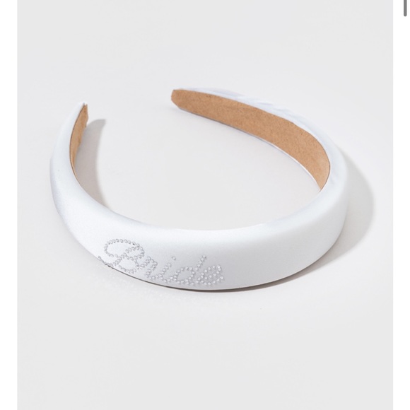 Francesca’s Bride Headband with Detachable Veil - Picture 3 of 5